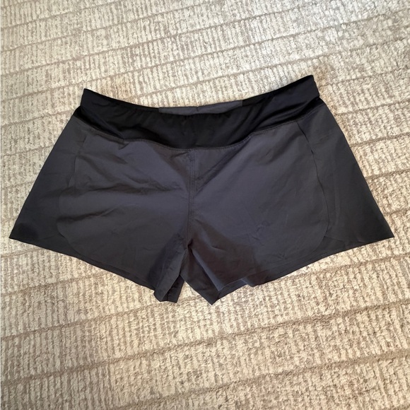 Patagonia Women’s Grey/Black hydropeak Active Shorts, size XL - Picture 5 of 10